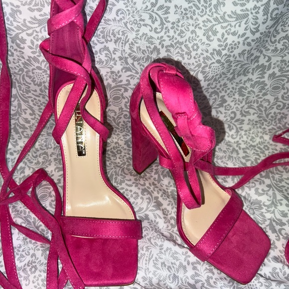 Heels - Picture 3 of 3